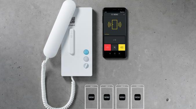 Türruf für vier Smartphones: Die Siedle IQ-Haustelefone mit App gibt es ab sofort mit einer Lizenz für vier Teilnehmer. © Siedle