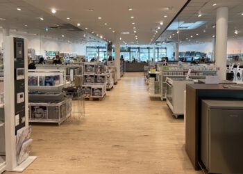 Übersichtlich und sehr aufgeräumt: Das 940 Quadratmeter große Geschäft in einer ehemaligen Vögele-Filiale erstrahlt in modernem Design.