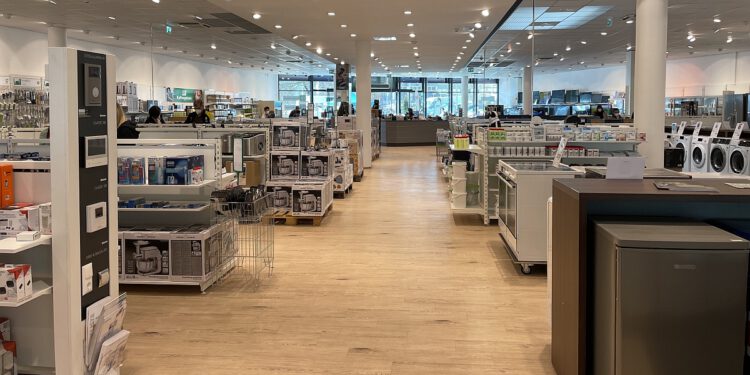 Übersichtlich und sehr aufgeräumt: Das 940 Quadratmeter große Geschäft in einer ehemaligen Vögele-Filiale erstrahlt in modernem Design.