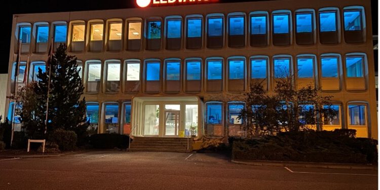 Am Ledvance-Standort in Molsheim, Frankreich, wurden zusätzlich zu den etablierten Standardmaßnahmen UV-C-Lampen mit Linear Housing installiert, um das Infektionsrisiko der Mitarbeiter zu minimieren. © LEDVANCE