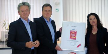 v.l.n.r. Norbert Ahammer (GF Siblik), Markus Zack (Produktmanager Gebäudetechnik Siblik) und Birgit Starmayr (Prokuristin Market Institut) (c) Siblik