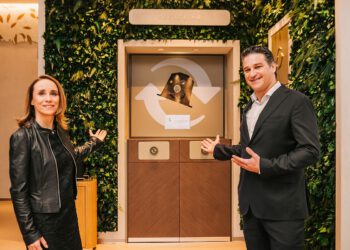 Marianne Neumüller-Klapper (Operations & Sustainability Director bei Nespresso Österreich) und Alessandro Piccinini (Geschäftsführer von Nespresso Österreich). © Philipp Lipiarski