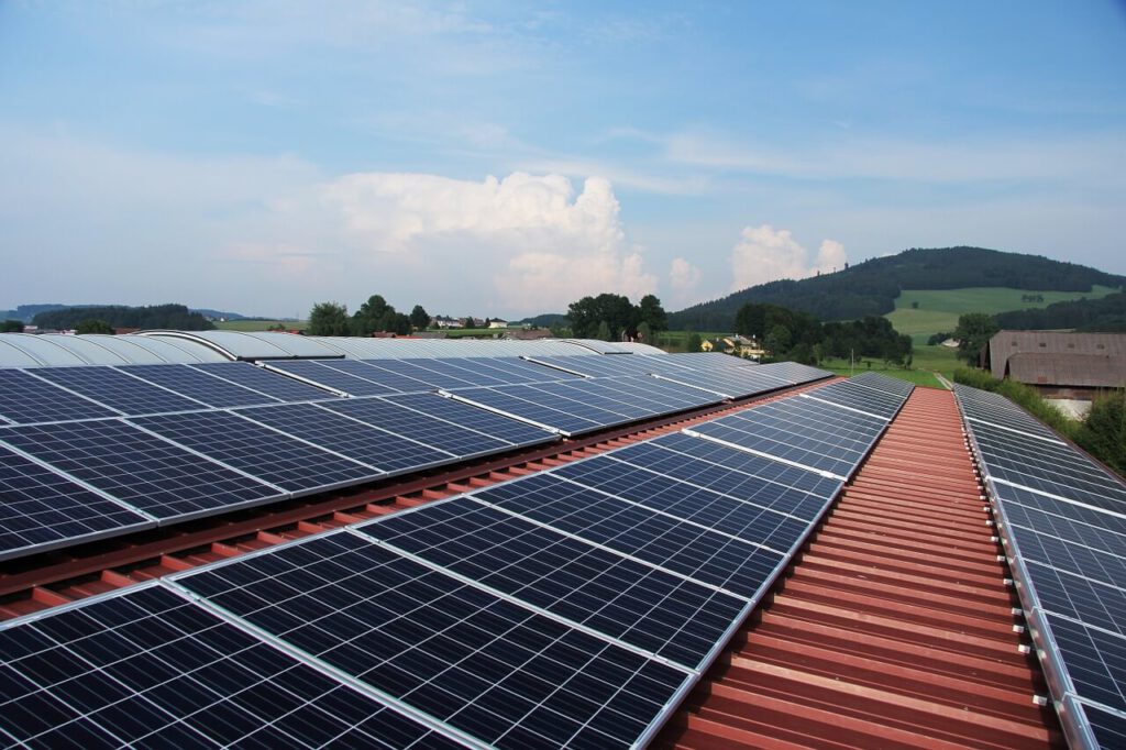 Kommunalkredit und eww gründen Joint Venture für Photovoltaik-Aufdachanlagen in Österreich
