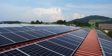 Kommunalkredit und eww gründen Joint Venture für Photovoltaik-Aufdachanlagen in Österreich