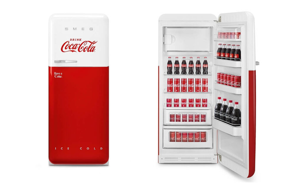 Smeg Kühlschrank serviert Coca-Cola stilecht