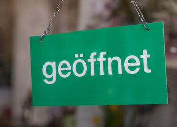 Sonntags-Öffnung Geöffnet Schild