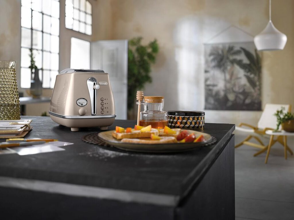 De’Longhi im trendigen Metallic-Design, Toaster