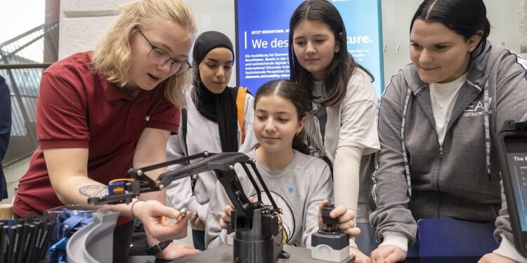 Girls! TECH UP begeistert Grazer Schülerinnen für Technik
