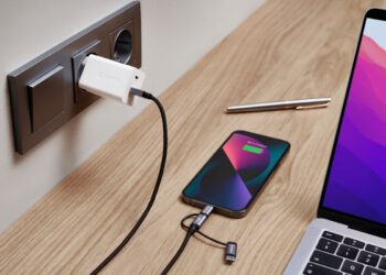 Varta präsentiert modernen Speed Charger und neue Daten- & Ladekabel