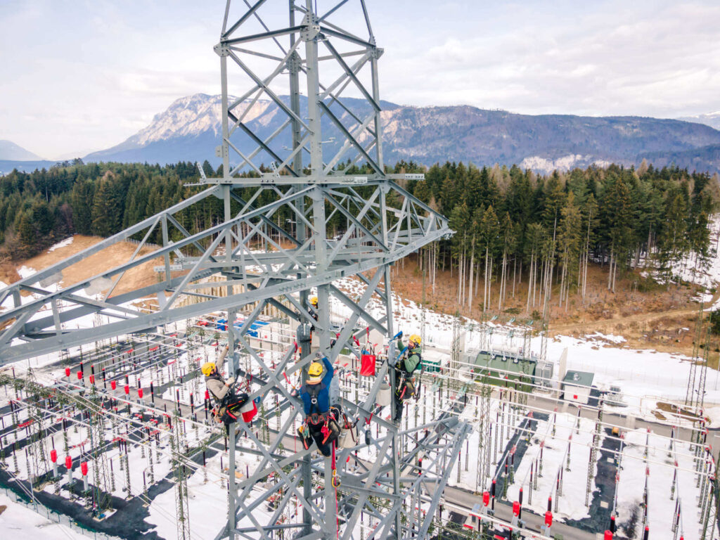 APG Netwerkplan 2023 für Energiewende Umspannwerk Villach mit Arbeitern