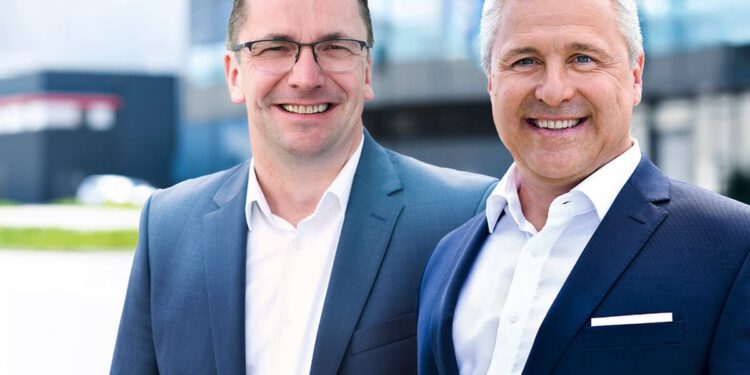 Hama: Maximilian Bartl (re.) übergibt das Zepter an Michael List.