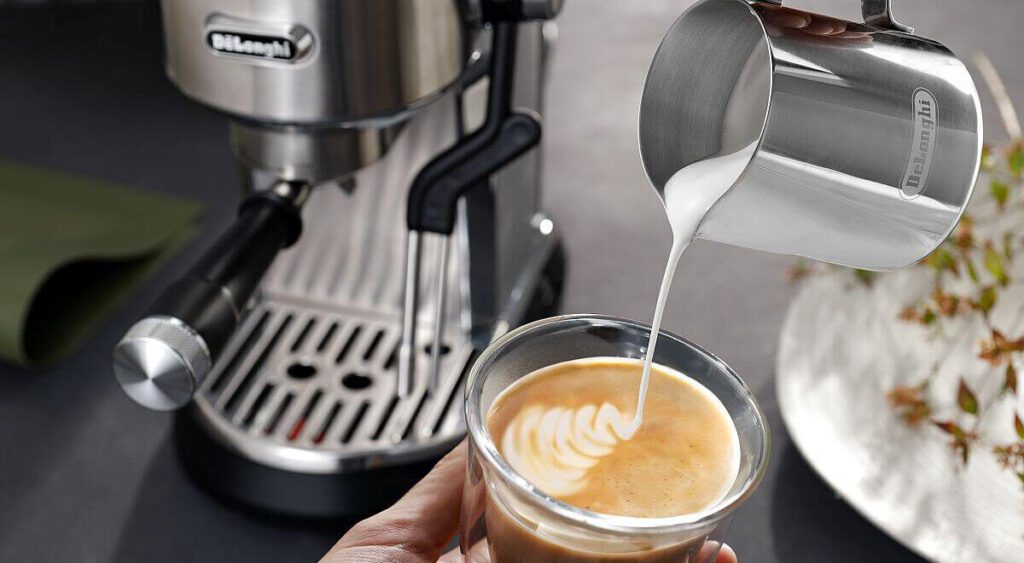 Kaffeekunst auf Knopfdruck mit der neuen Dedica Maestro Plus von De'Longhi