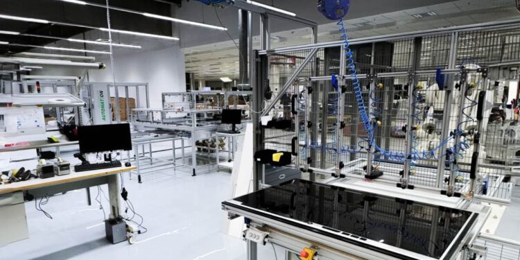 Loewe Produktionslinie für OLED-Display-Module