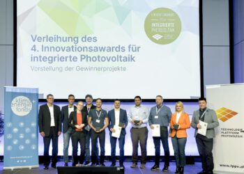 V.l.n.r.: Hubert Fechner (TPPV), Gerold Strehle (Büro für Architektur und Umweltgestaltung), Isabella Plimon (BMK), Alexander Moosbrugger (mo energy systems), Peter Gschliesser (PR Stromkreis Elektrotechnik), Fabio Rockenschaub (AEP H2), Daniel Gutlederer (ertex solar), Christian Ulrich (ertex solar), Jürgen Hölbling (Sonnenkraft), Dajana Scherr (Sonnenkraft). © PV Austria