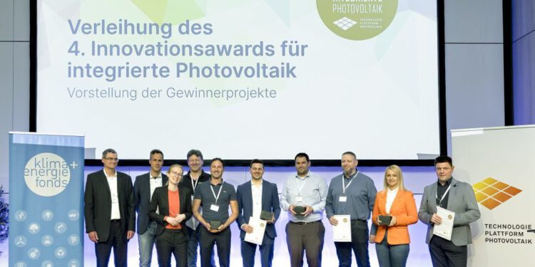 V.l.n.r.: Hubert Fechner (TPPV), Gerold Strehle (Büro für Architektur und Umweltgestaltung), Isabella Plimon (BMK), Alexander Moosbrugger (mo energy systems), Peter Gschliesser (PR Stromkreis Elektrotechnik), Fabio Rockenschaub (AEP H2), Daniel Gutlederer (ertex solar), Christian Ulrich (ertex solar), Jürgen Hölbling (Sonnenkraft), Dajana Scherr (Sonnenkraft). © PV Austria