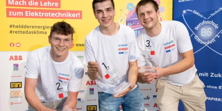 Lehrlingswettbewerb 2024 OÖ. V.l.n.r.: Jonas Jung, David Prammer und Felix Mühlbauer eroberten die Stockerlplätze in Oberösterreich. © Fotografie Rudolf LARESSER