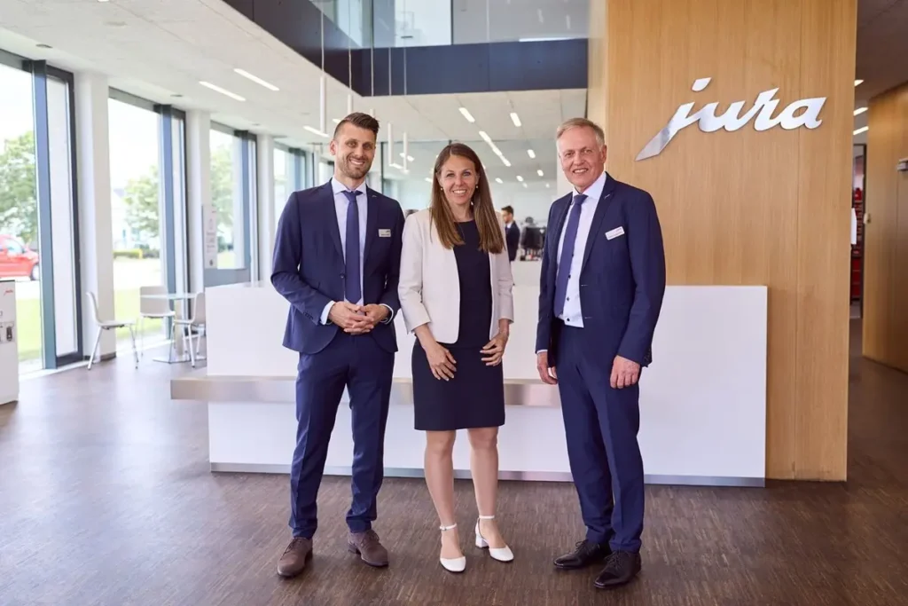 V.l.n.r.: Matthias Konzett (Head of Finance Jura Österreich), Annette Göbel, Andreas Hechenblaikner.