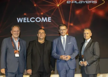 E-Players-Gruppenbild (von links): Robert Pfarrwaller (Rexel Cluster Director für Österreich, Schweiz, Deutschland und Slowenien), Bundesinnungsmeister Christian Bräuer, OÖ-Landesrat Markus Achleitner und Karl Sagmeister (CEO Schneider Electric). © Kolarik Fotografie