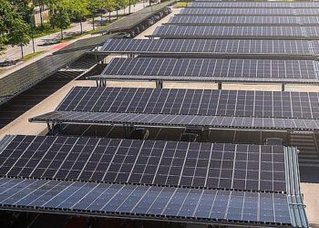 Eurothermen gehen mit PV-Parkplatzanlage ans Netz