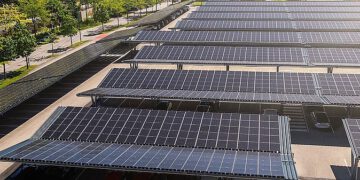 Eurothermen gehen mit PV-Parkplatzanlage ans Netz