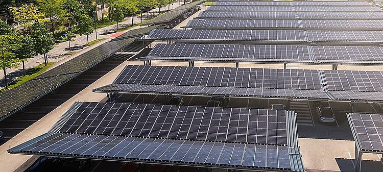 Eurothermen gehen mit PV-Parkplatzanlage ans Netz