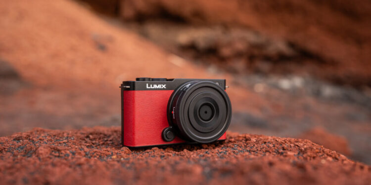 Panasonic: Objektiv S-R26 erweitert den Lumix S Horizont