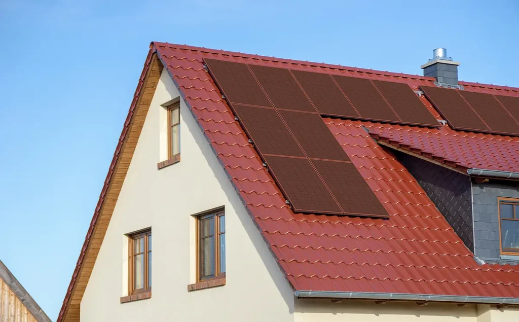 Sonnenkraft präsentiert neues Power–Modul Doppelglas in Terracotta Rot