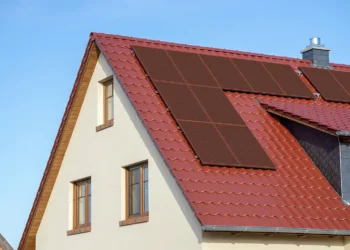 Sonnenkraft präsentiert neues Power–Modul Doppelglas in Terracotta Rot