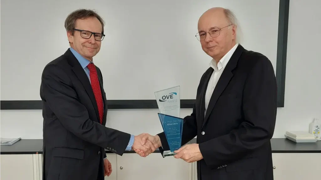 Alfred Mörx bekam die Auszeichnung Anfang April von OVE-Generalsekretär Peter Reichel überreicht.
