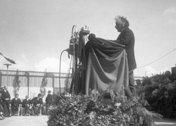 Einstein eröffnet die Funkausstellung im Jahr 1930