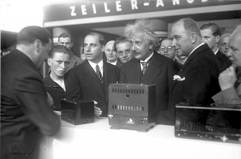 Berlin, Einstein auf der Funkausstellung 1930