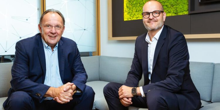 Robert Pfarrwaller übergibt an Thomas Stadlhofer