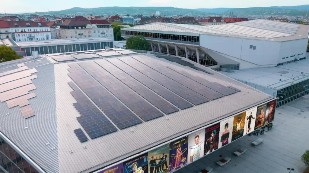 Wiener Stadthalle PV-Erweiterung der Halle F