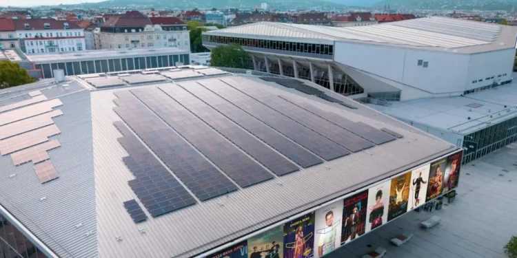 Wiener Stadthalle PV-Erweiterung der Halle F