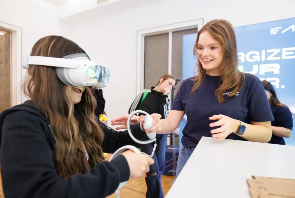 700 Schülerinnen beim Girls! TECH UP-Erlebnistag