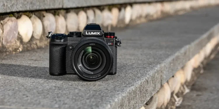 Panasonic Vollformatkamera Lumix S5D setzt auf guten Fokus