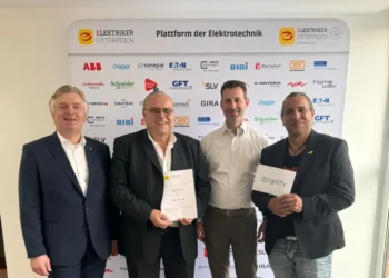 Signify ist ab 1. Jänner 2025 Markenpartner von Elektriker Österreich. Thomas Farthofer, Helmut Maier, Stefan Bauer-Gager und Christian Bräuer