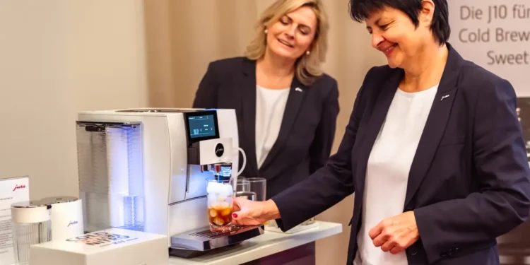 Ab Ende September ist Jura-Schulungsleiterin Maria Heidegger wieder quer durch Österreich unterwegs. © Jura