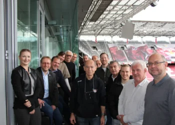 Die österreichischen Bundes-KEL mit den Vertretern des Red Bull Media House. © KEL