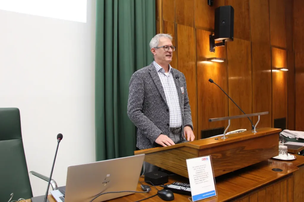 Über A/V-Übertragungen über HDBaseT und der Projekte-Ablaufkonzeption informierte Thomas Plank