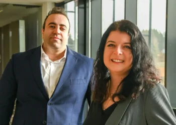 Erik Yesayan ist neuer CEO des österreichischen Herstellers go-e, die bisherige CEO Susanne Palli verantwortet künftig weitere internationale Expansion. (c) go-e