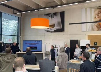 Expert Österreich-Chef Alfred Kapfer bei der Begrüßung der Workshop-Teilnehmer. © Expert