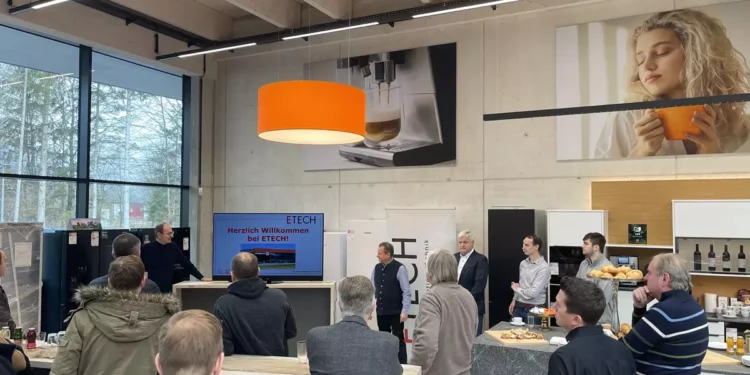 Expert Österreich-Chef Alfred Kapfer bei der Begrüßung der Workshop-Teilnehmer. © Expert