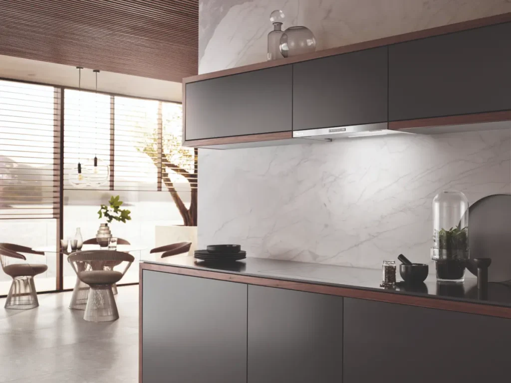 Die Flachpaneelhaube DAS 2620 von Miele vereint elegantes Design und beste Filterwirkung.