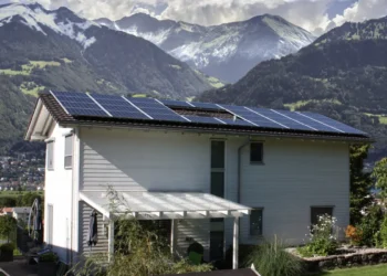 Bei der EAG-Förderabwicklungsstelle, der OeMAG, können für PV-Anlagen und dazugehörige Stromspeicher auch weiterhin Förderanträge für Investitionszuschüsse eingereicht werden