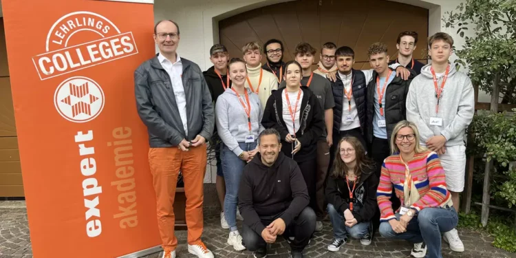 Expert Lehrlingscollege 3 Teilnehmer und Alfred Kapfer