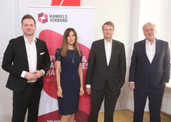 Präsentierten die brandneue Jahresbilanz „Österreichs Handel in Zahlen. Austria Goes Shopping“: V.li.n.re.: Rainer Will, Andrea Hiotu, Norbert W. Scheele und Andreas Kreutzer. © Daniel Mikkelsen/Leadersnet