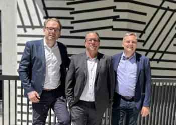 Der alte und neue Bundesinnungsmeister Christian Bräuer mit seinem Stellvertreter-Duo Günther Kober (li) und Stephan Preishuber (re). © WKO/Elektroinnung