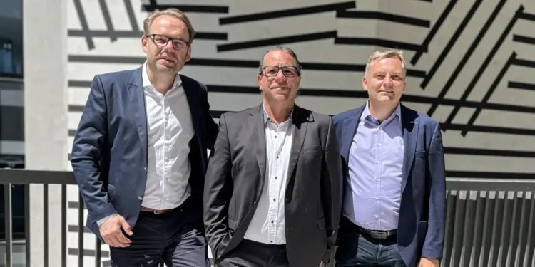 Der alte und neue Bundesinnungsmeister Christian Bräuer mit seinem Stellvertreter-Duo Günther Kober (li) und Stephan Preishuber (re). © WKO/Elektroinnung