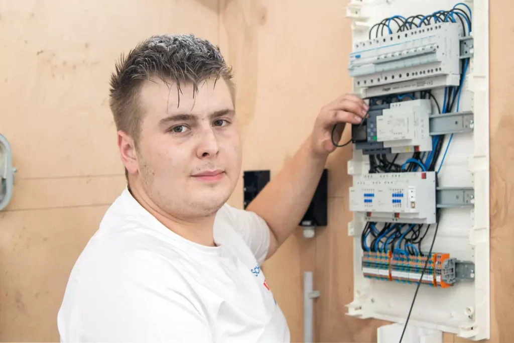 OÖ. Landeslehrlingswettbewerb Elektro- und Gebäudetechnik - Impressionen